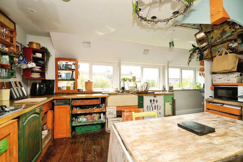 Property photo 3 of 22 Kitchen