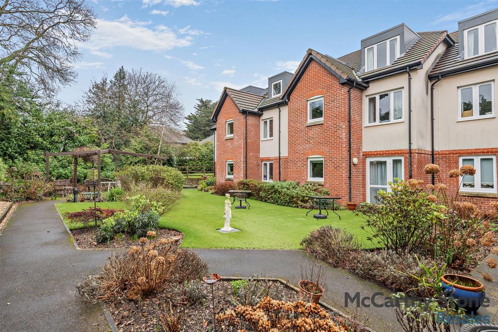 Property photo 1 of 24 8678089-Exterior03-800.Jpg