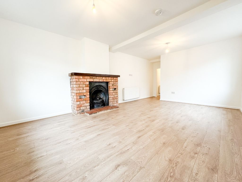 Property photo 2 of 18 3929774