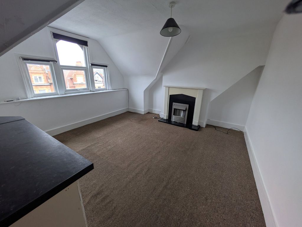 Property photo 2 of 8 Picture No. 12