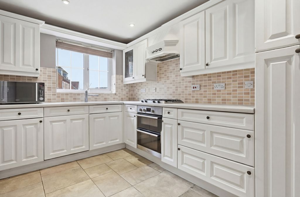 Property photo 3 of 28