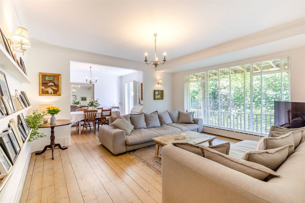 Property photo 3 of 19 Sitting Room