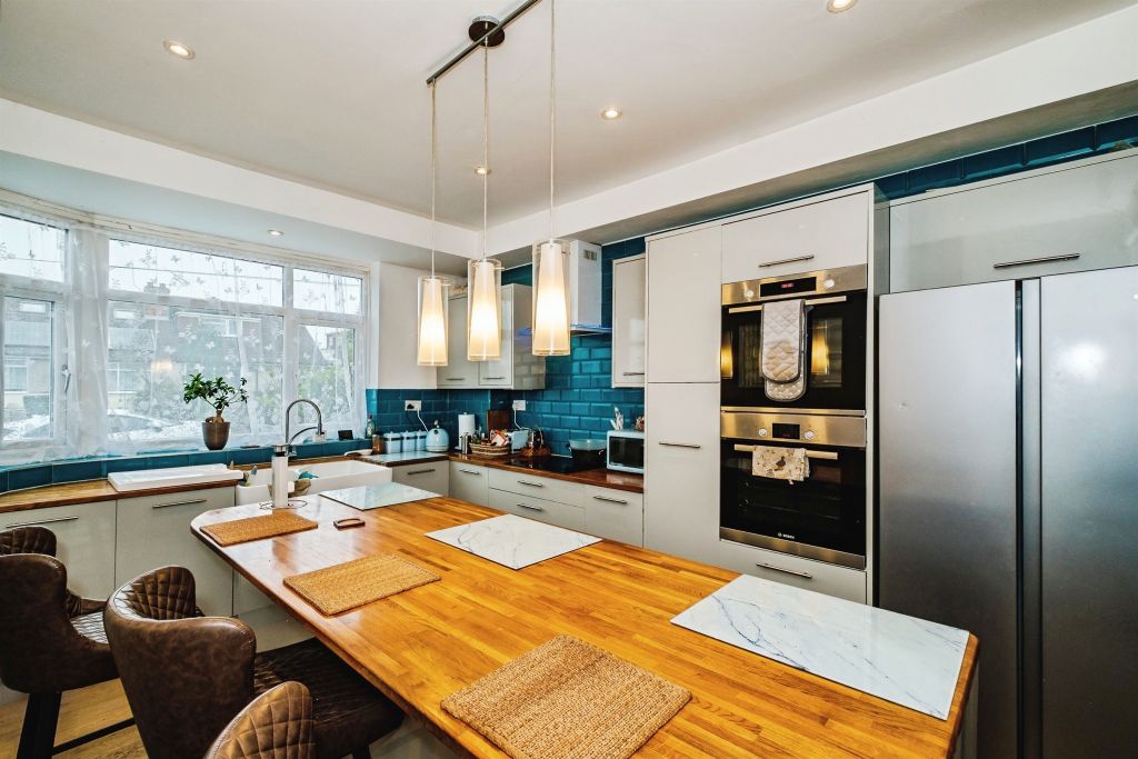 Property photo 2 of 20