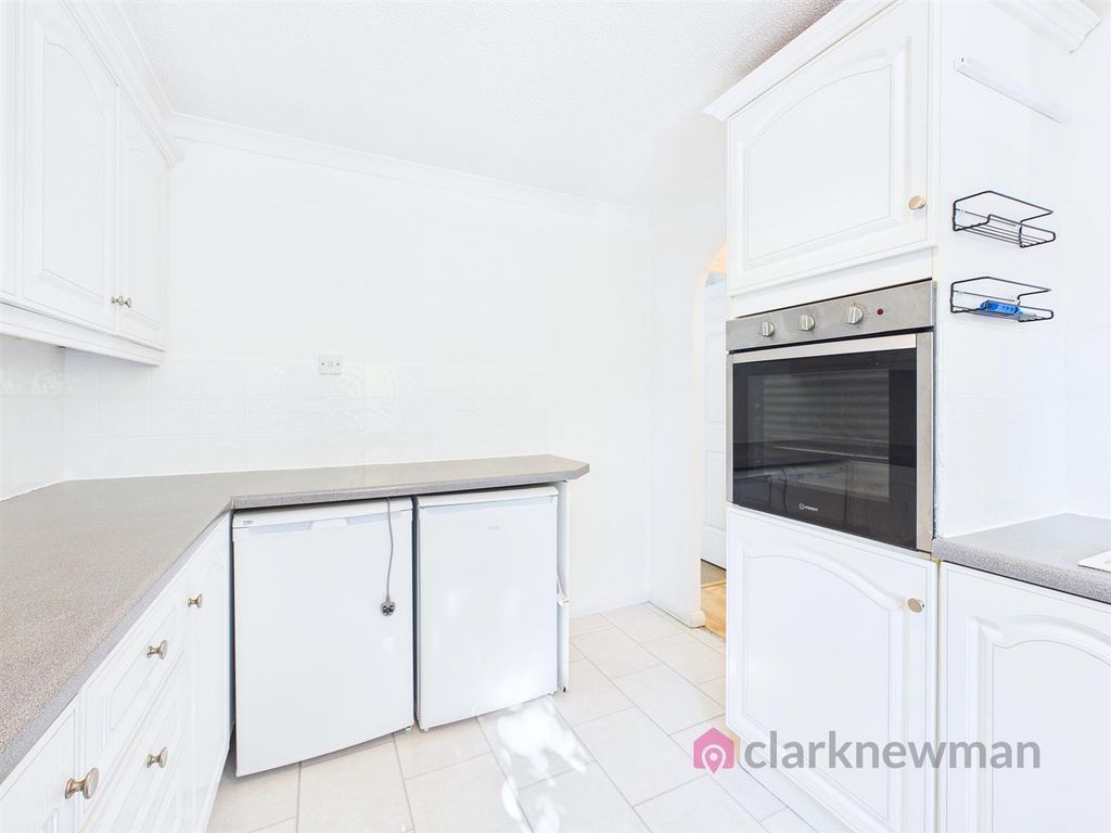 Property photo 3 of 16 Kitchen