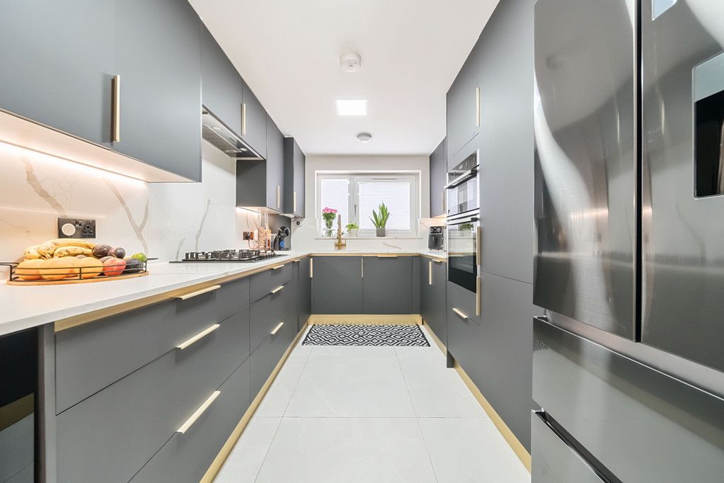 Property photo 3 of 21 Kitchen