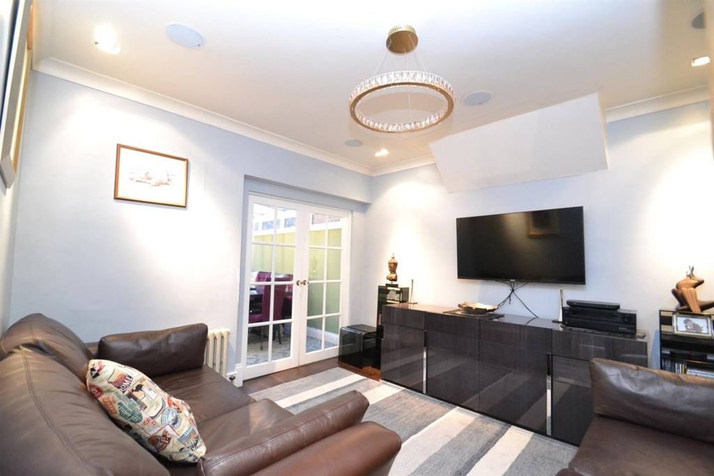 Property photo 2 of 14 Photo