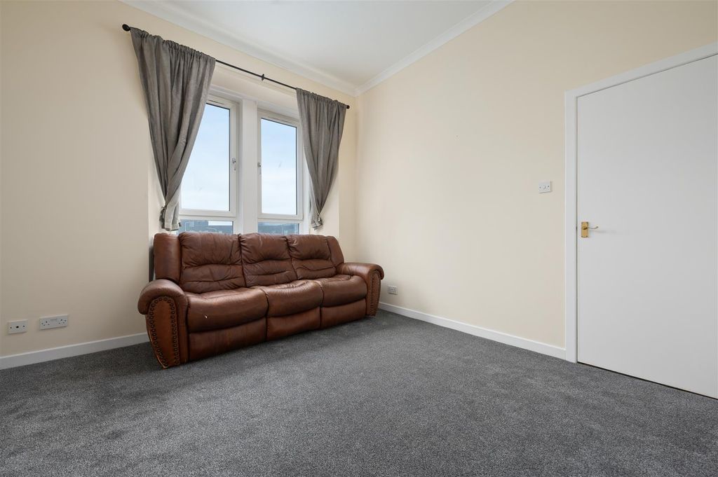 Property photo 3 of 18 41Acarnegiedrive012.Jpg