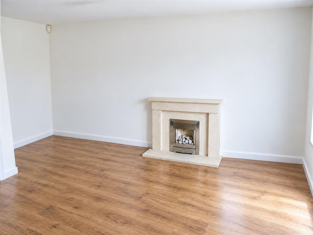 Property photo 2 of 12 Lounge (2).Jpg