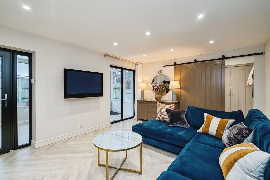 Property photo 2 of 21