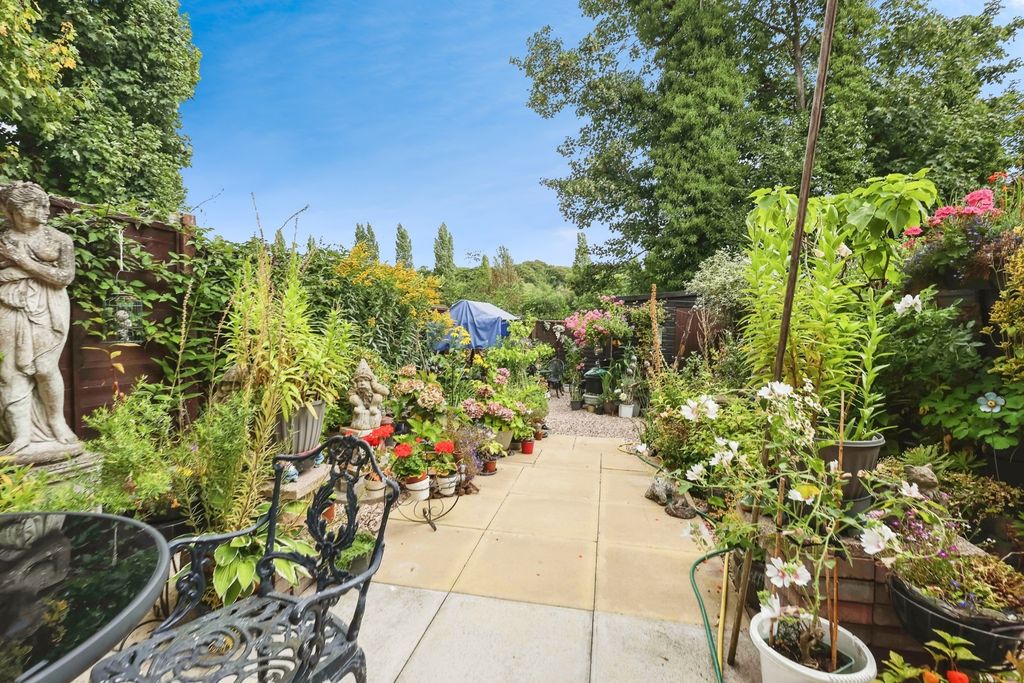 Property photo 2 of 20 Garden
