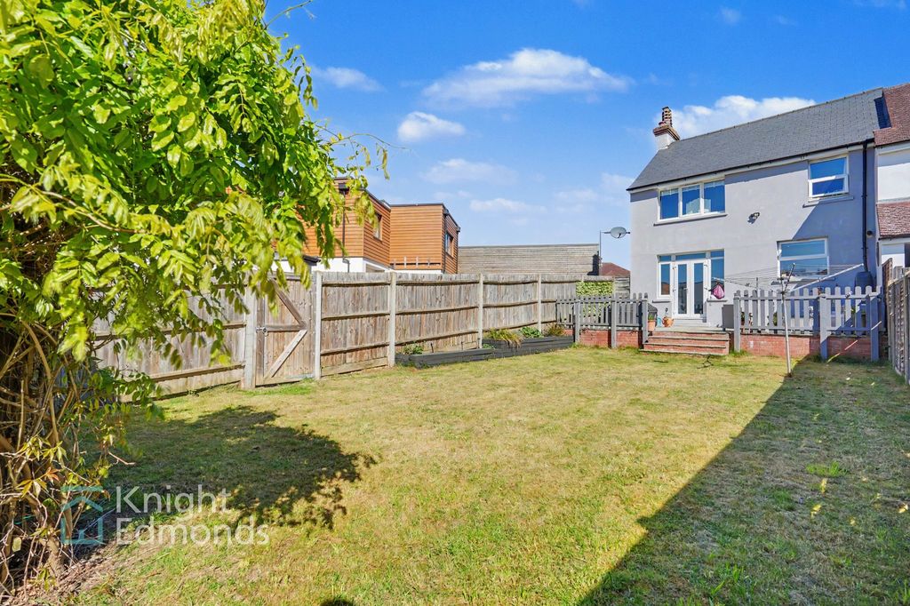 Property photo 1 of 18 Garden