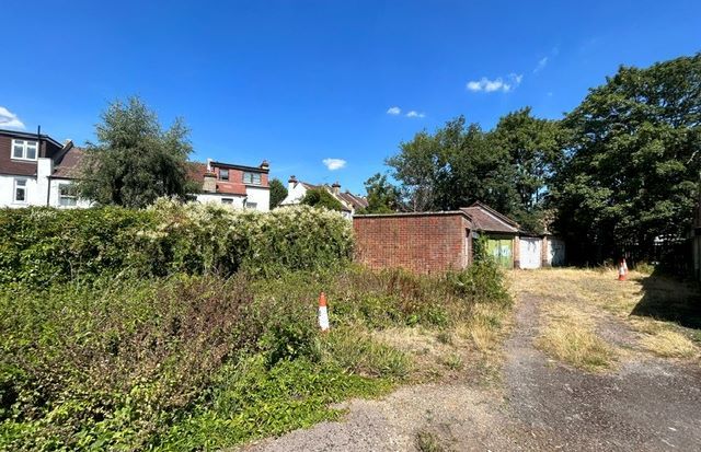 Property photo 1 of 3