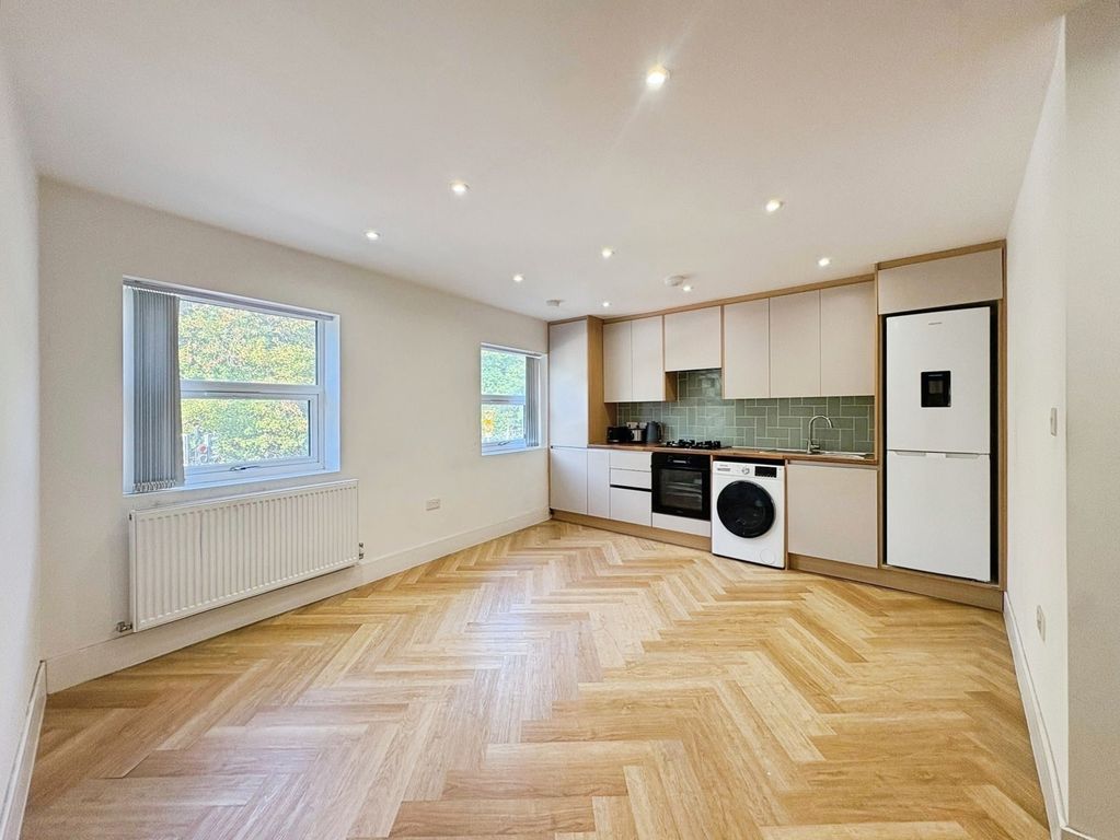 Property photo 3 of 8 Pbox-Img.Jpg