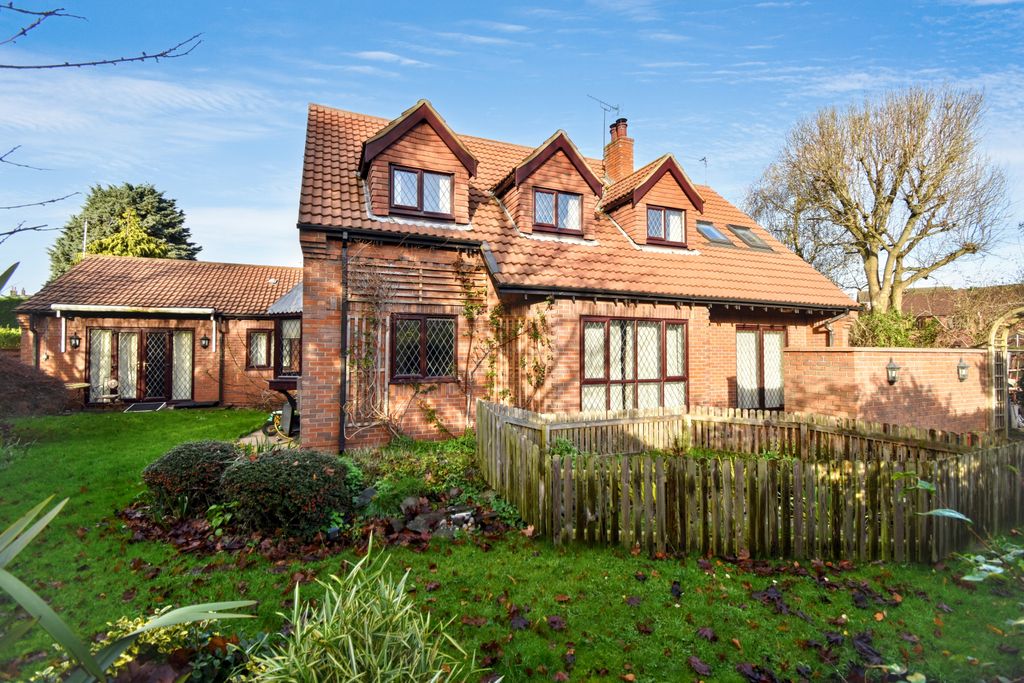 Property photo 1 of 28