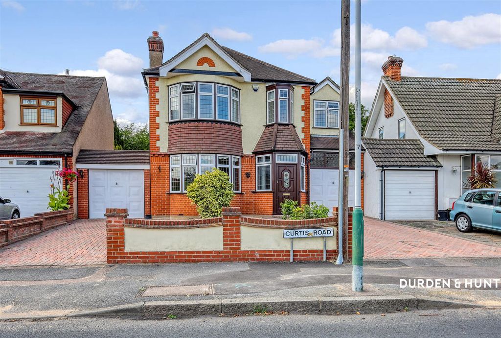 Property photo 1 of 33 Curtis Road