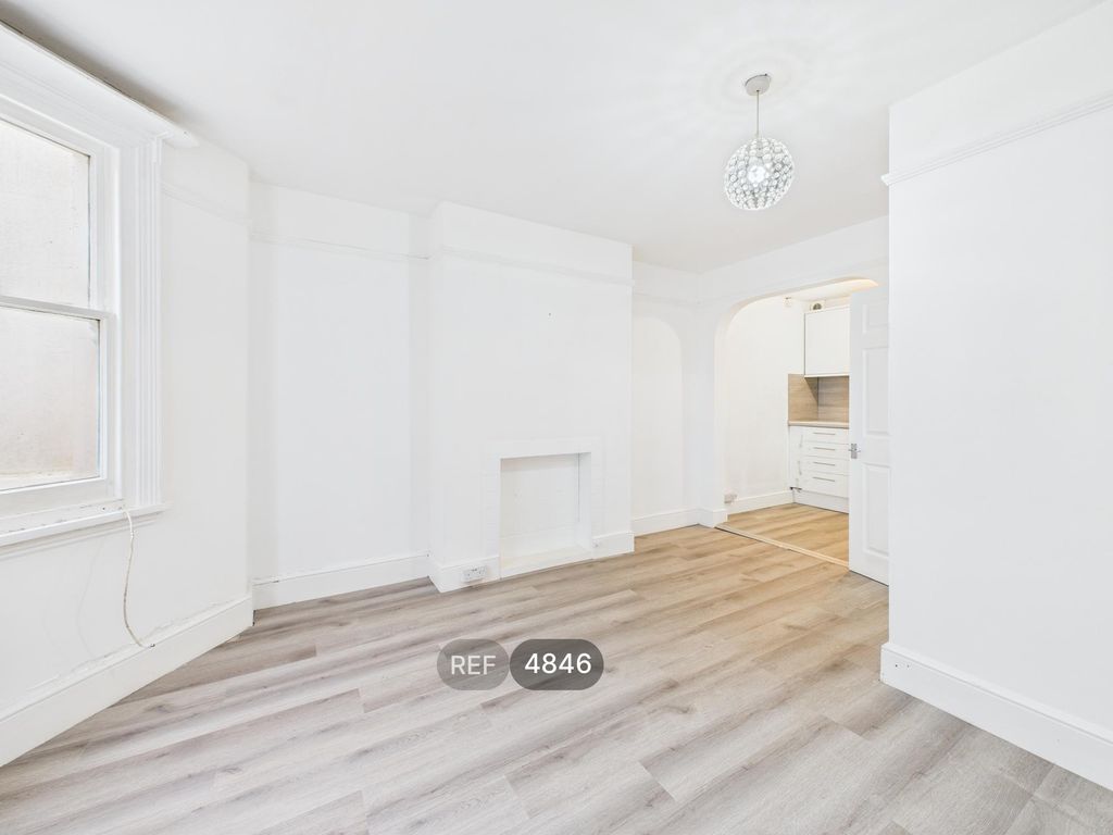 Property photo 3 of 16 Living Room