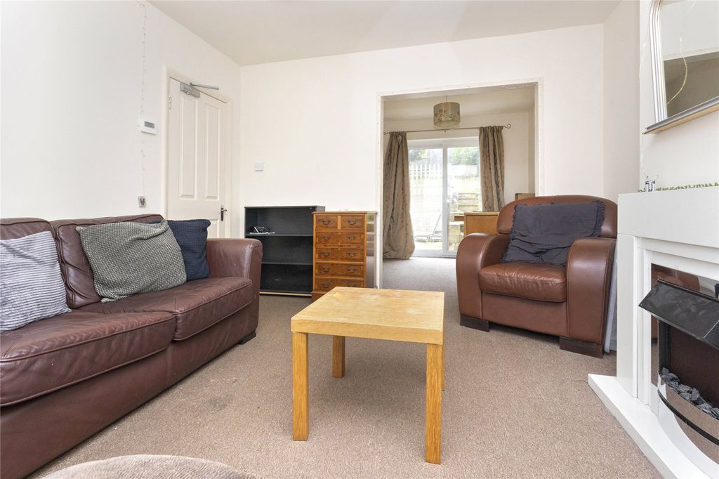 Property photo 2 of 11 Por220298_07