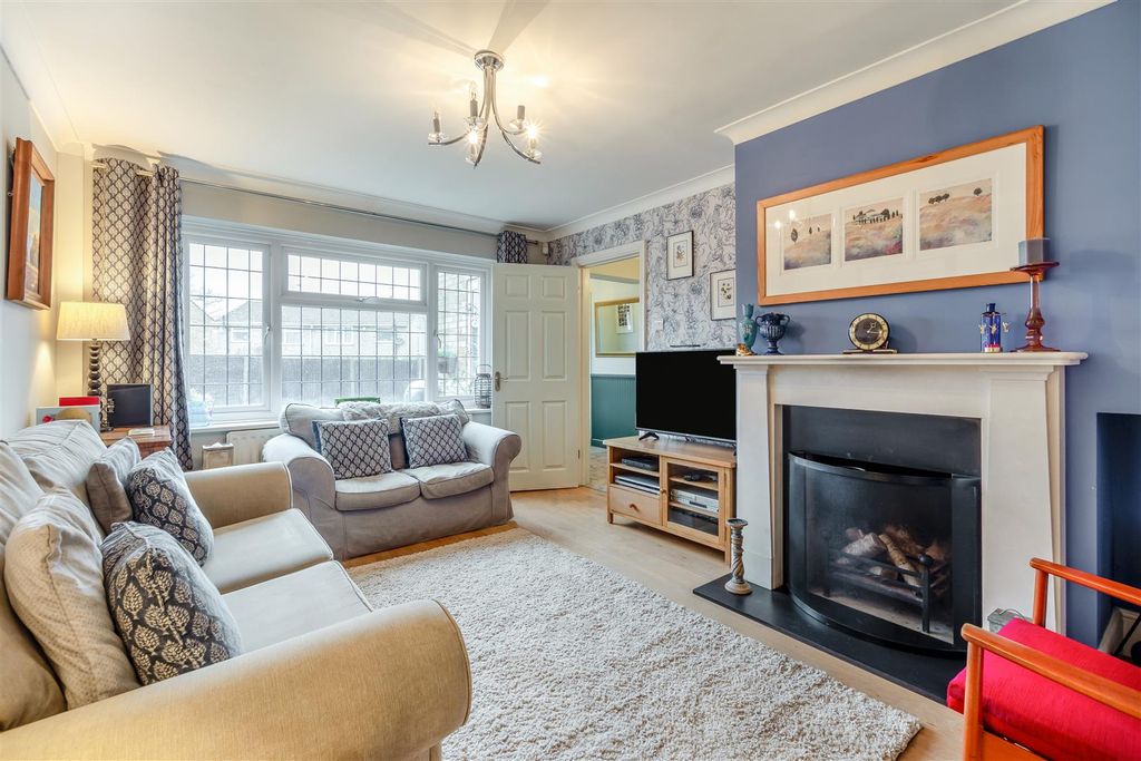 Property photo 3 of 18 8674419-Interior06.Jpg