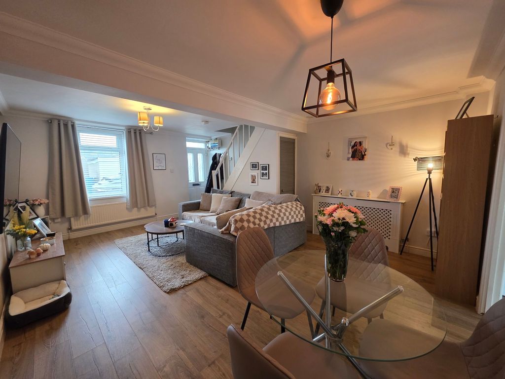 Property photo 2 of 18 Lounge / Dining Room