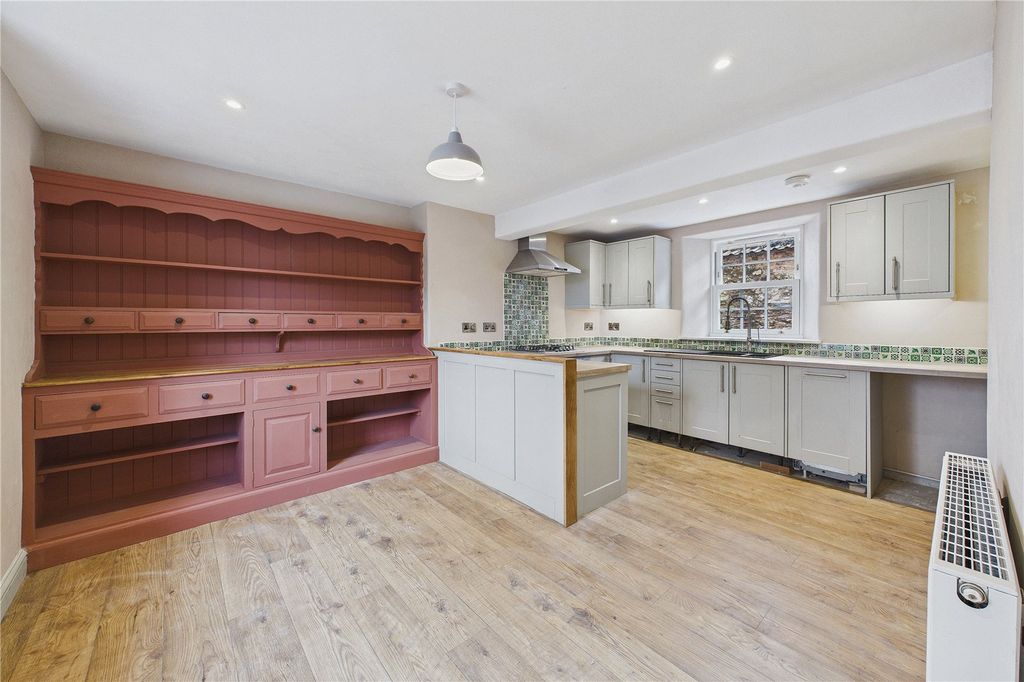 Property photo 2 of 13 Picture No. 02