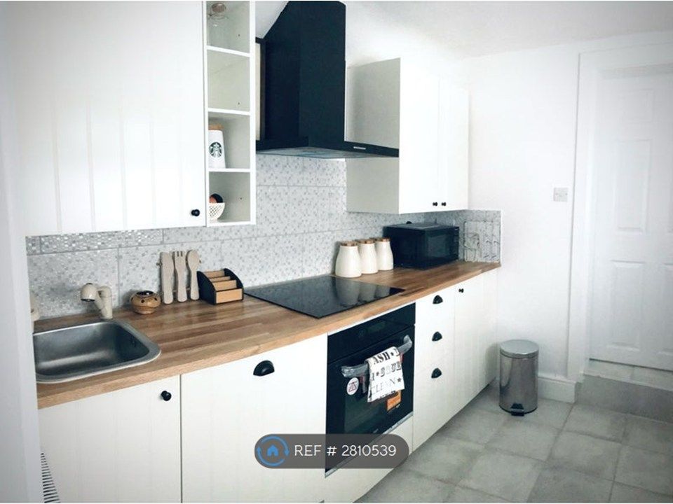 Property photo 1 of 18 Kitchen