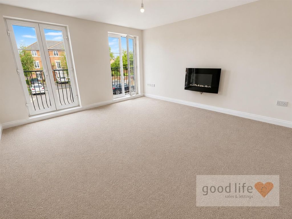 Property photo 3 of 10 20260801_171812304_Ios40A Aylesford Mews.Jpg