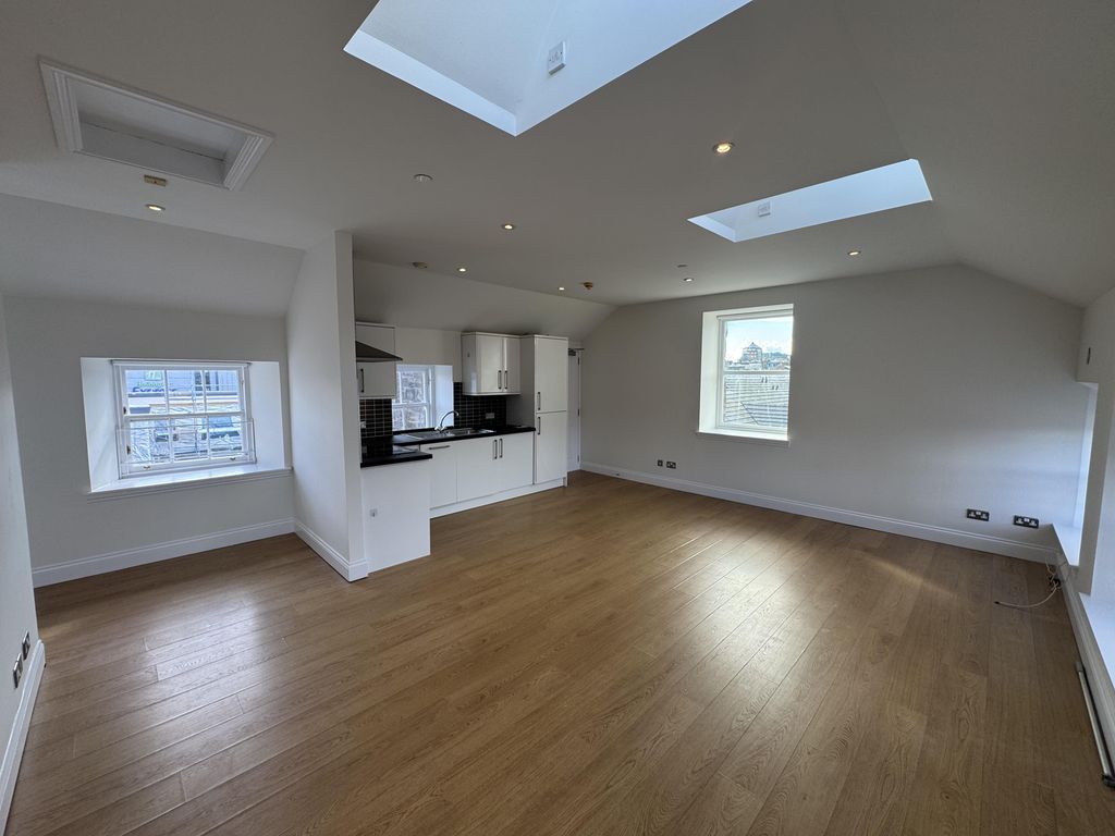 Property photo 3 of 28