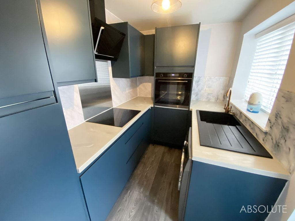 Property photo 3 of 14 Kitchen