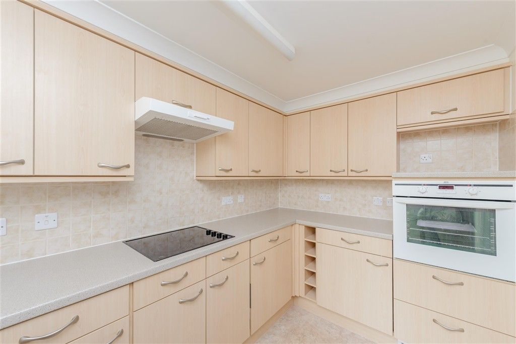 Property photo 3 of 7 Kitchen