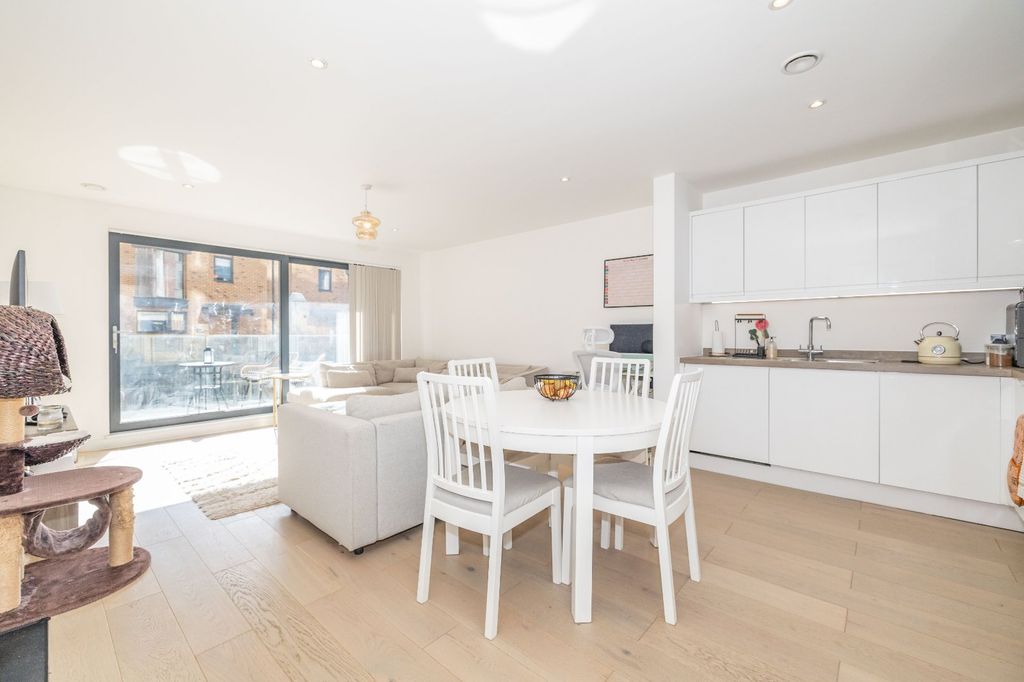 Property photo 3 of 18 Picture 3