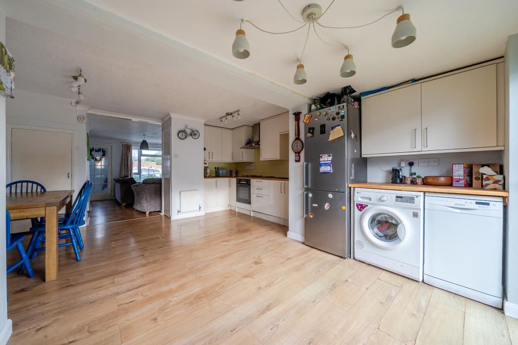 Property photo 3 of 19 Kitchen