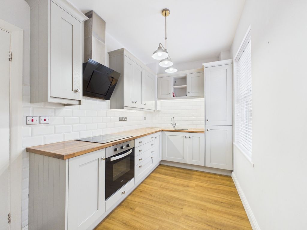 Property photo 2 of 11 4995893