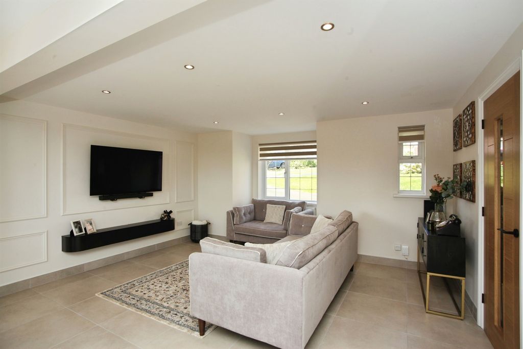 Property photo 2 of 25
