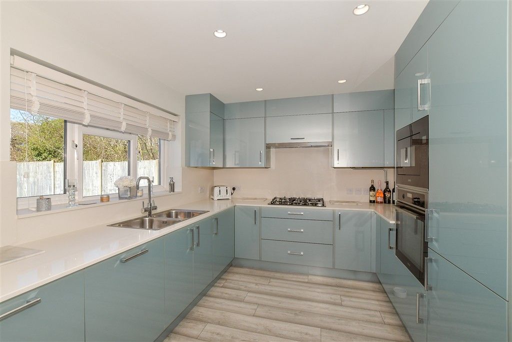 Property photo 3 of 15 Kitchen/Breakfast Area