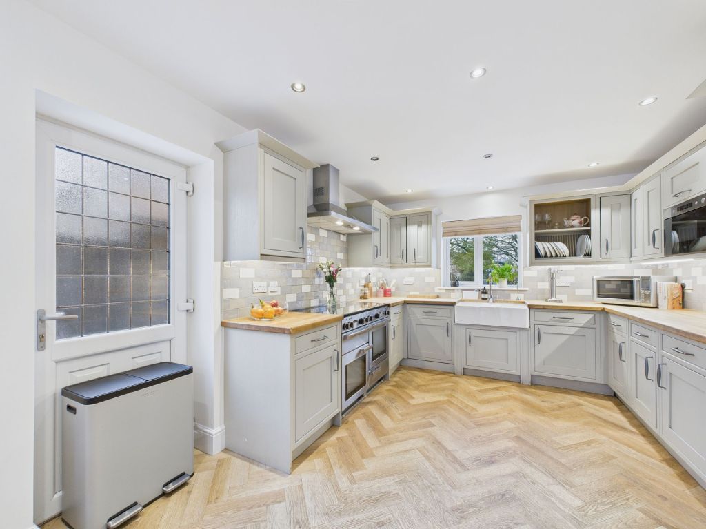 Property photo 3 of 27