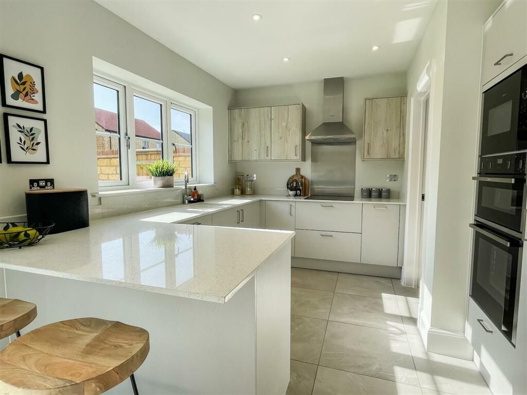 Property photo 3 of 15 3019_32123255_Img_26_0000.Jpeg