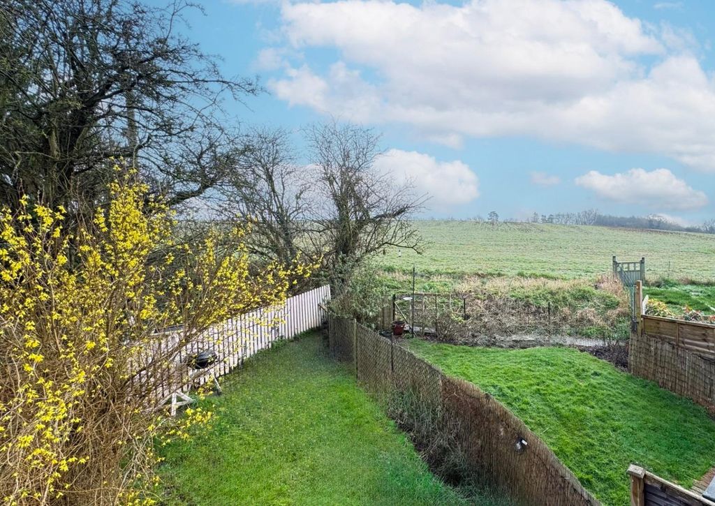 Property photo 2 of 11 Picture No. 24