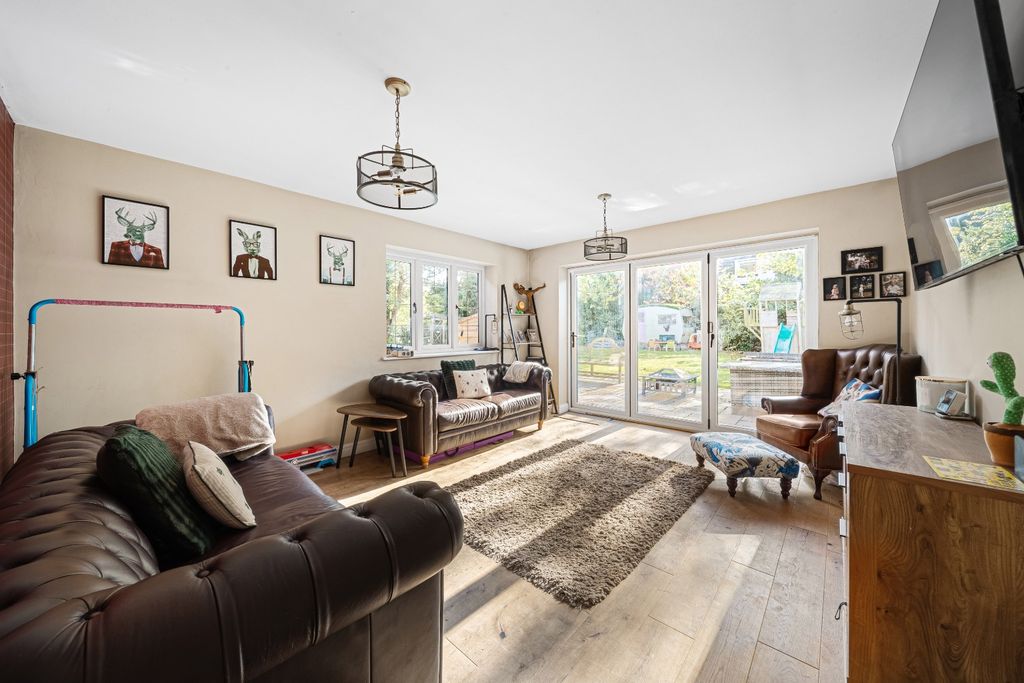 Property photo 3 of 17 4560223