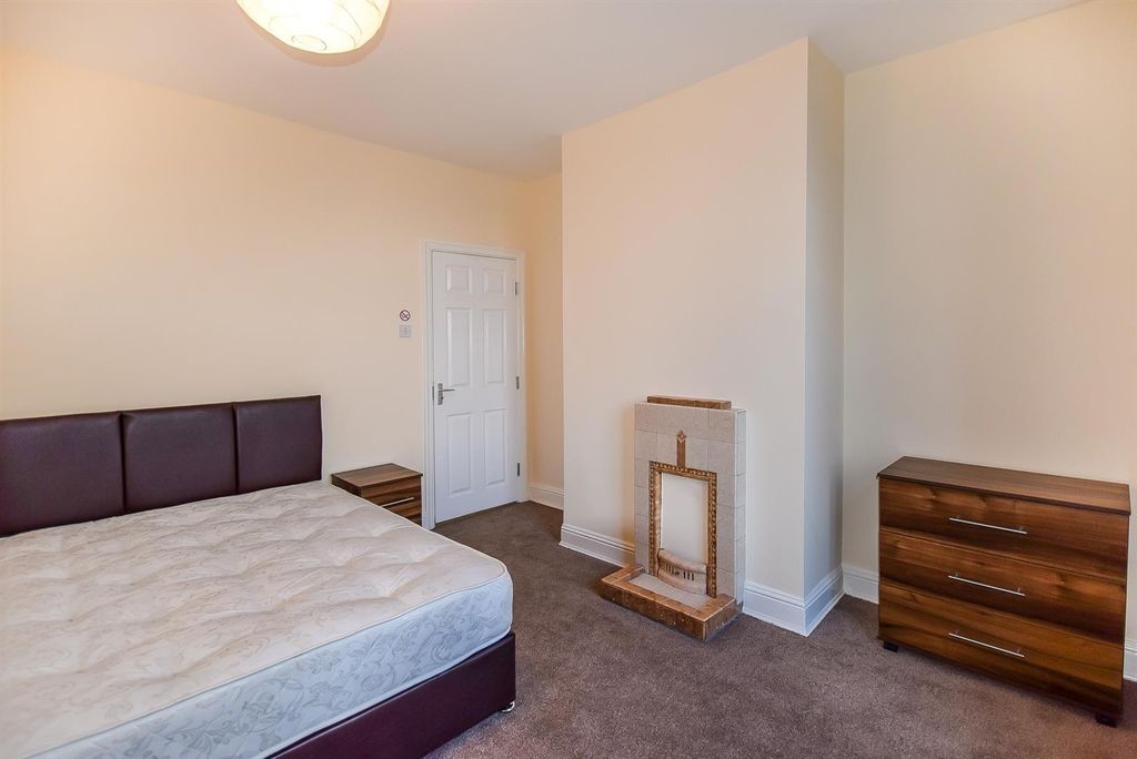 Property photo 1 of 6 Bedroom Stock.Jpg