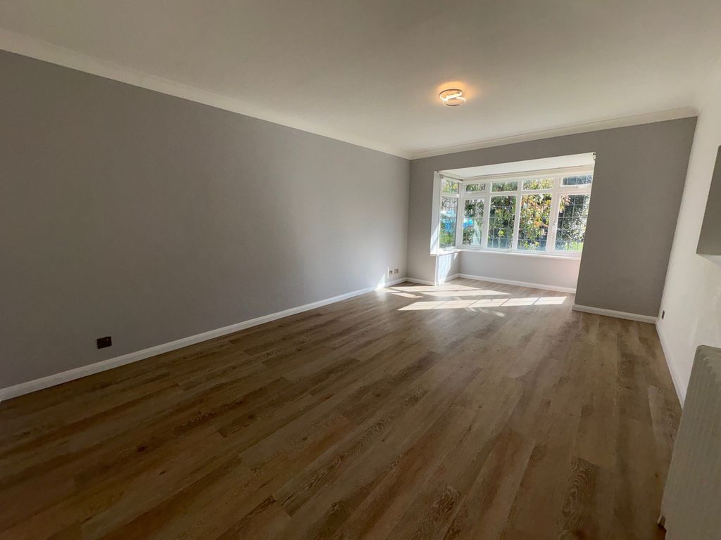 Property photo 3 of 7 2Hollylodgerec