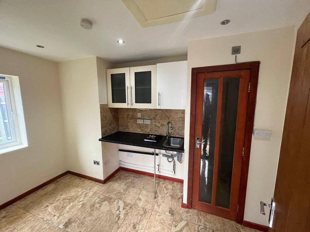 Property photo 2 of 7 Gallery