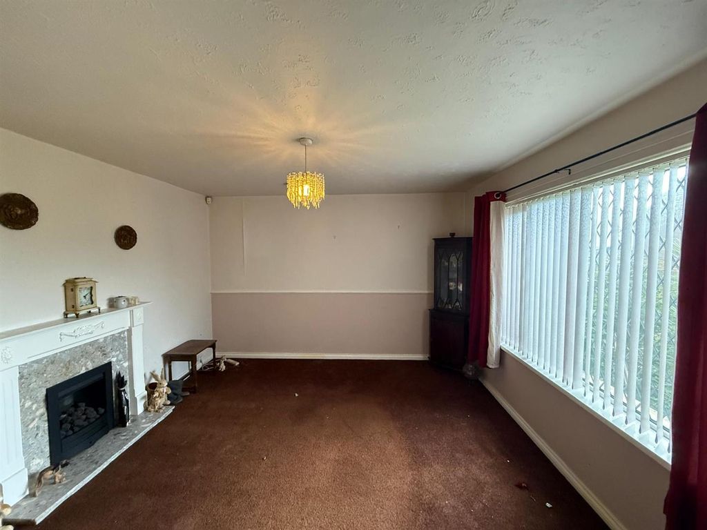 Property photo 2 of 7 Lounge