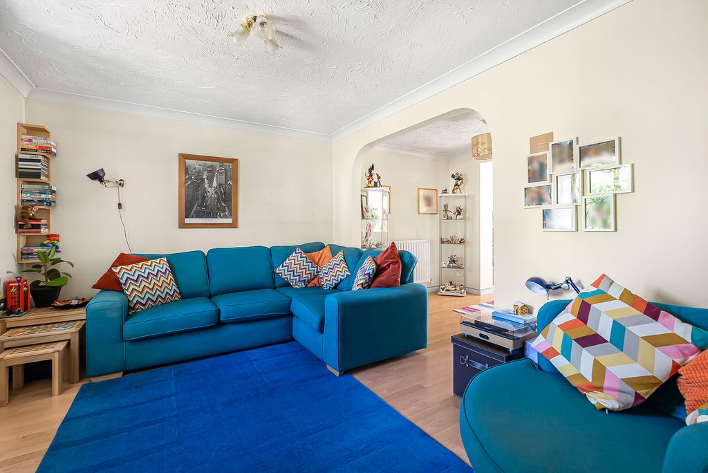 Property photo 2 of 26 Lounge