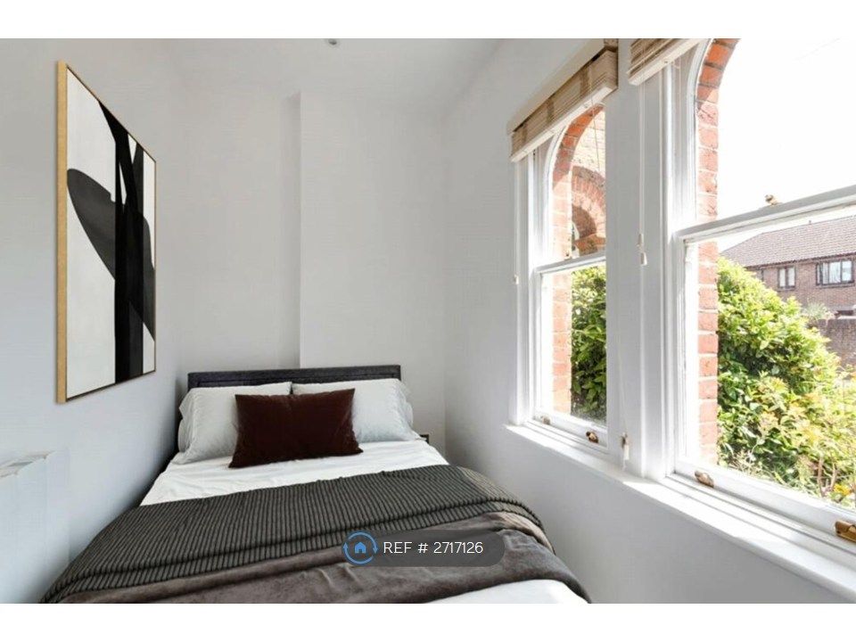 Property photo 3 of 6 Bedroom