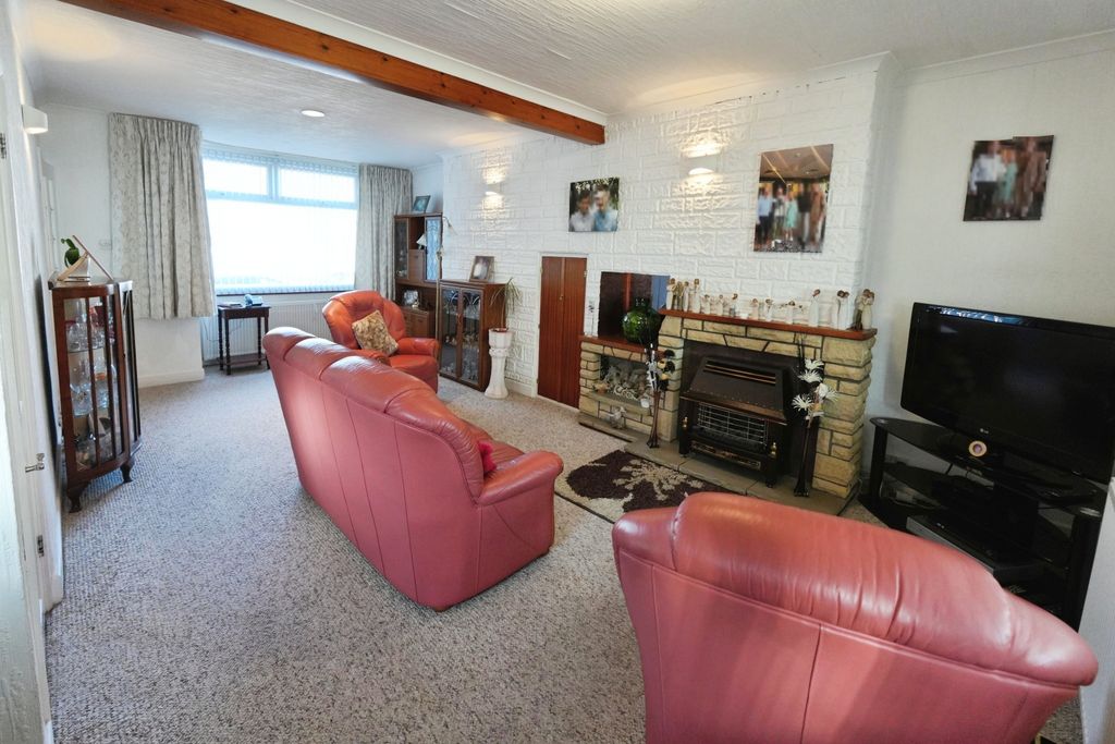 Property photo 2 of 21 Lounge/Dining Room