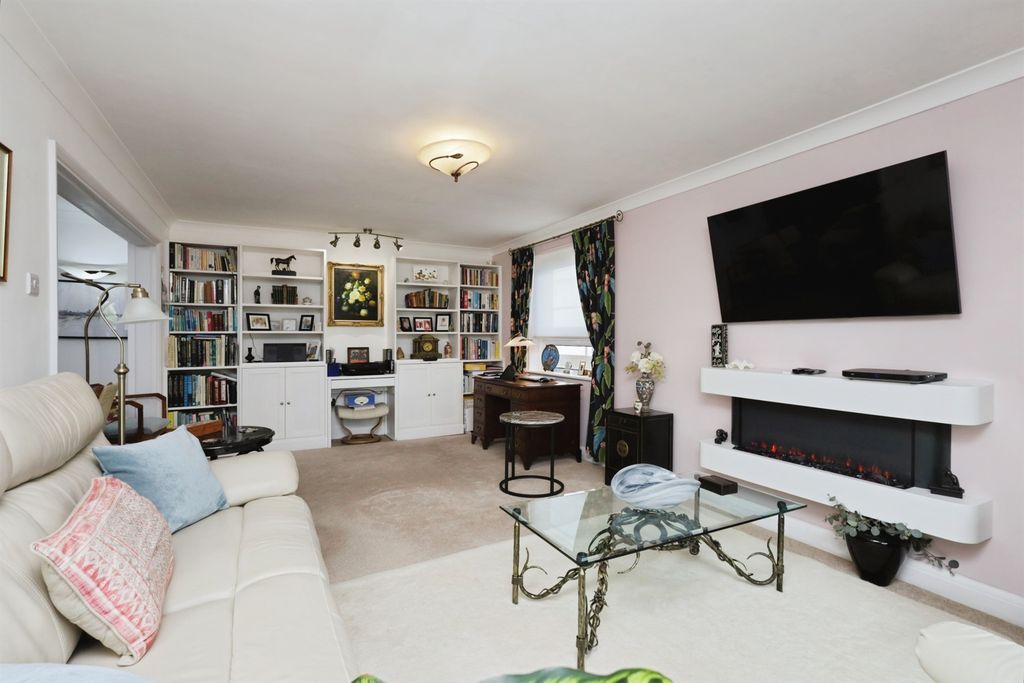 Property photo 3 of 12