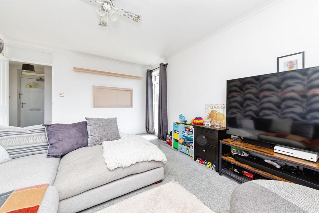 Property photo 3 of 11 Pbox-Img.Jpg