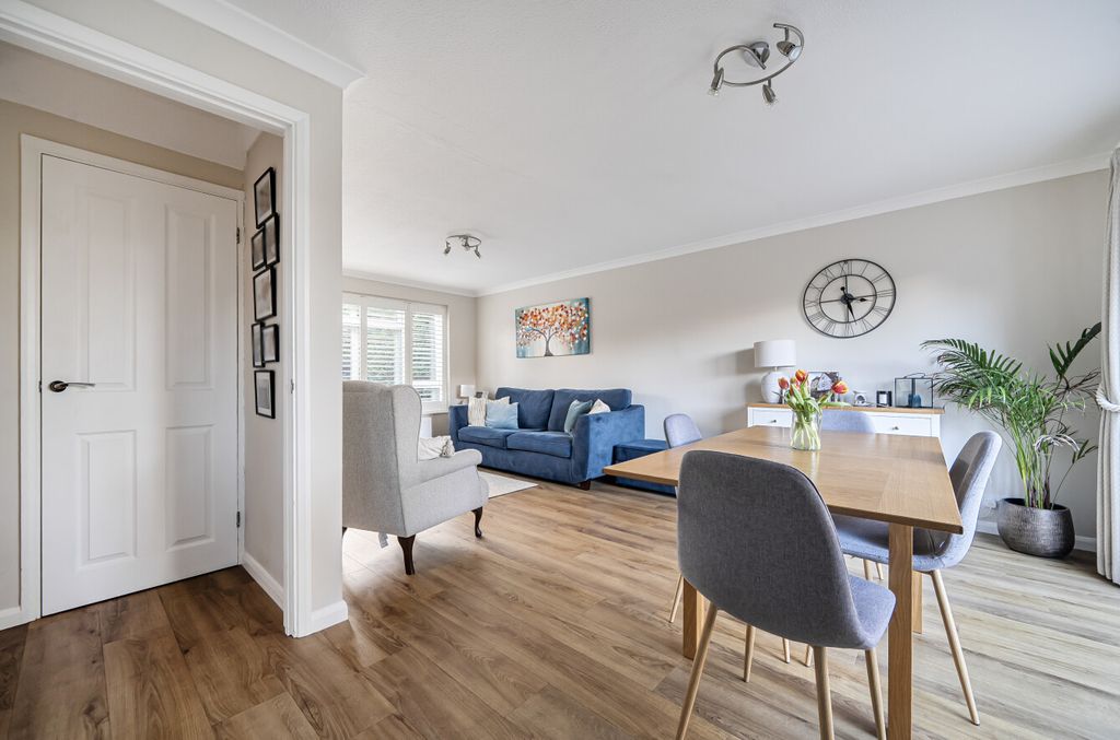 Property photo 2 of 22 1410660-18-69933d...