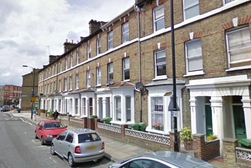 Property photo 1 of 9 A Well-Presented Five Double Bedroom House Arranged Over Three Floors, Offering Generous Living Accommodation In A Highly Sought-After Elephant & Castle Location.