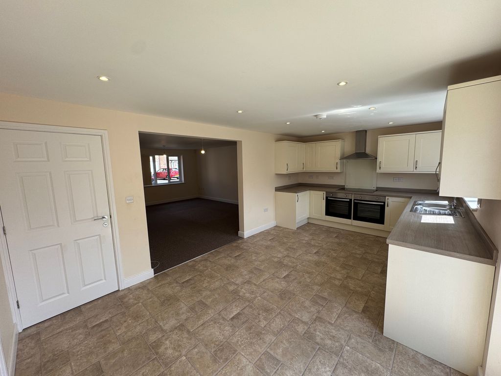 Property photo 2 of 16 Image